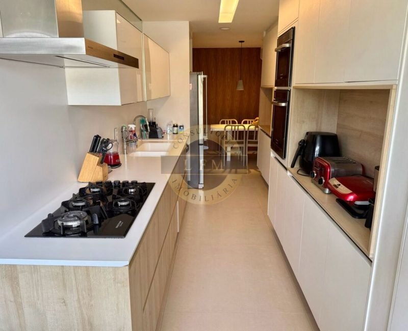 Apartamento em Lâmina no Saint Tropez | 178m², 3 Suítes, 3 Vagas e Box Privativo